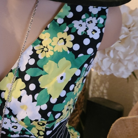 SALE BEAUTIFUL SUMMER MULTI MINI FLORAL DRESS - Picture 5 of 16